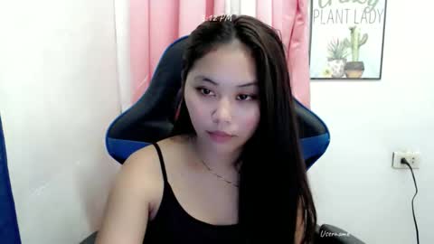 ur_small_girl online show from November 30, 2025, 7:12 am