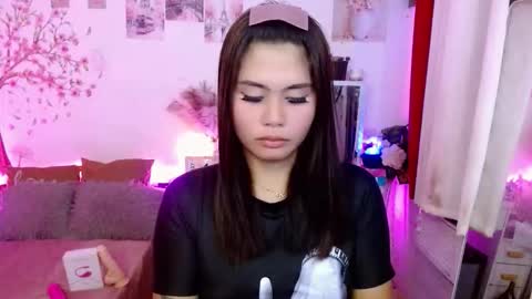 Snapshot of ur_ultimatedreamgirlxoxo chatting on May 19, 2026, 2:29 am HelloIm Girly online show from May 19, 2026, 2:29 am