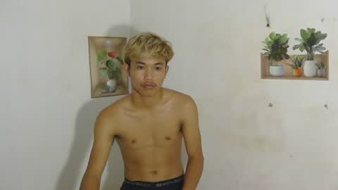 urasian_jomarie online show from May 17, 2026, 7:28 am