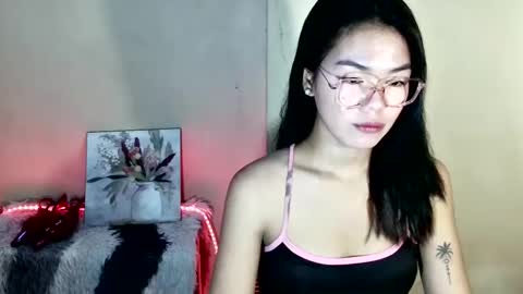 Snapshot of urasian_mary chatting on April 28, 2026, 8:25 pm urasian_mary online show from April 28, 2026, 8:25 pm