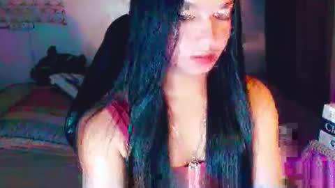 Snapshot of urasiansexbombgirlxxx chatting on September 16, 2025, 12:33 am Elizabeth online show from September 16, 2025, 12:33 am