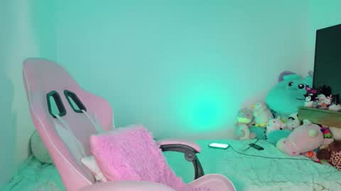 Danielle  online show from February 5, 2026, 10:42 am