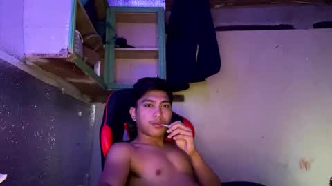 Snapshot of urcuteguy_jhonx chatting on October 5, 2025, 12:42 am Dannie online show from October 5, 2025, 12:42 am