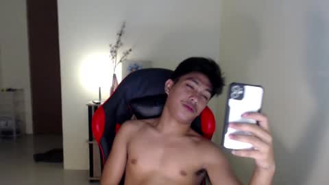 Snapshot of urcuteguy_jhonx chatting on October 9, 2025, 3:32 pm Dannie online show from October 9, 2025, 3:32 pm