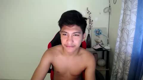 Snapshot of urcuteguy_jhonx chatting on October 13, 2025, 3:50 am Dannie online show from October 13, 2025, 3:50 am