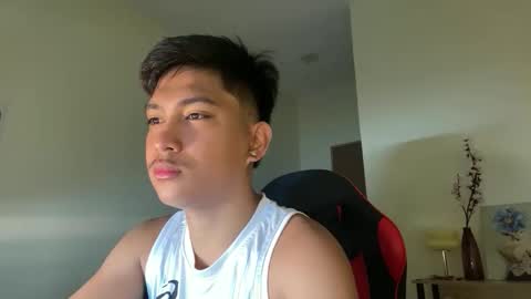 Snapshot of urcuteguy_jhonx chatting on October 17, 2025, 7:33 am Dannie online show from October 17, 2025, 7:33 am