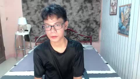 urdreamboy_doms online show from May 3, 2026, 5:57 am