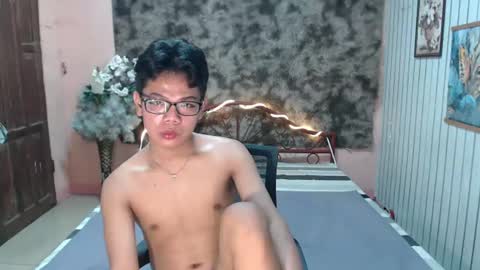 Snapshot of urdreamboy_doms chatting on July 6, 2026, 5:04 pm urdreamboy_doms online show from July 6, 2026, 5:04 pm