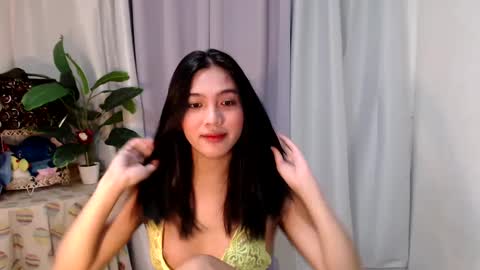 Snapshot of urdreamgirl_ chatting on January 20, 2025, 6:10 pm Trixie online show from January 20, 2025, 6:10 pm