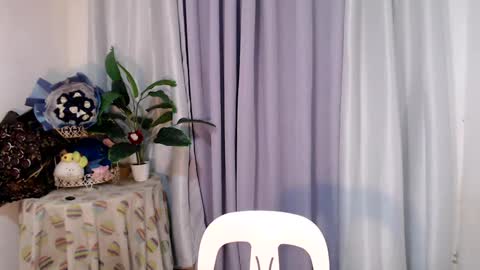 Snapshot of urdreamgirl_ chatting on February 8, 2025, 3:53 pm Trixie online show from February 8, 2025, 3:53 pm