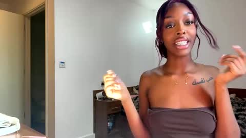 Snapshot of urfavtee chatting on March 28, 2026, 2:27 pm urfavtee online show from March 28, 2026, 2:27 pm