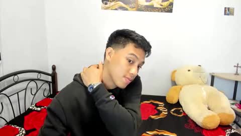 urfucker_vinz online show from May 7, 2026, 12:54 pm