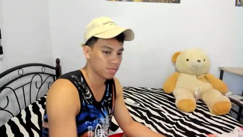 urfucker_vinz online show from May 11, 2026, 4:04 pm