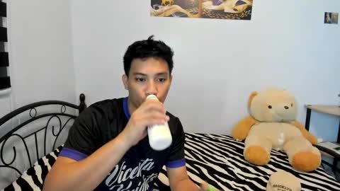 urfucker_vinz online show from May 16, 2026, 1:43 pm