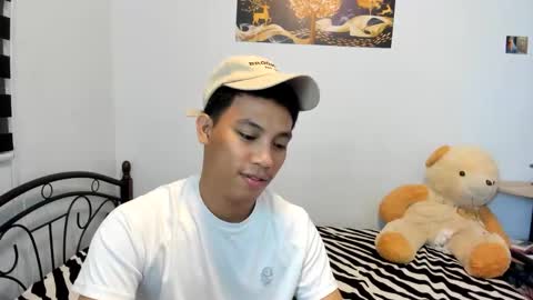 urfucker_vinz online show from May 17, 2026, 2:02 pm