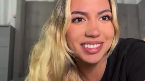 Snapshot of urgfmandy chatting on December 16, 2025, 2:49 am urgfmandy online show from December 16, 2025, 2:49 am