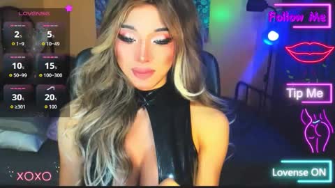 Snapshot of urgoddess_bella chatting on November 16, 2025, 2:33 pm My bella 3 online show from November 16, 2025, 2:33 pm