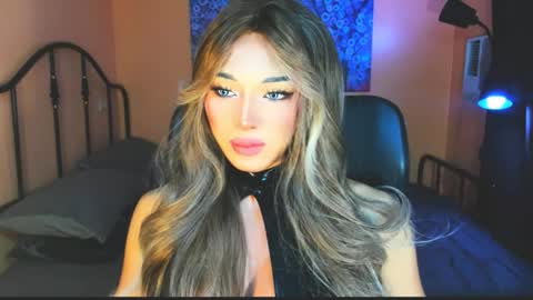 Snapshot of urgoddess_bella chatting on November 19, 2025, 1:16 am My bella 3 online show from November 19, 2025, 1:16 am