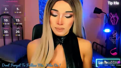 Snapshot of urgoddess_bella chatting on December 2, 2025, 1:55 am My bella 3 online show from December 2, 2025, 1:55 am