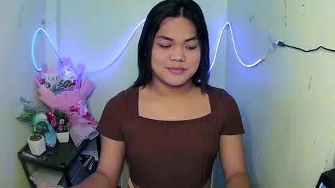 urhottie_bella online show from September 10, 2025, 3:56 pm