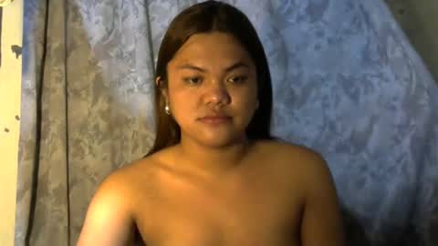 Snapshot of urhottie_bella chatting on April 28, 2026, 9:25 am urhottie_bella online show from April 28, 2026, 9:25 am