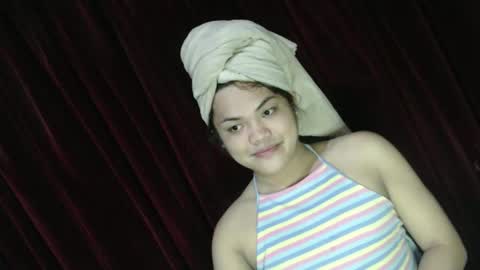 Snapshot of urhottie_bella chatting on May 8, 2026, 9:14 am urhottie_bella online show from May 8, 2026, 9:14 am