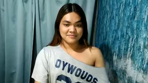 Snapshot of urhottie_bella chatting on July 4, 2026, 1:01 am urhottie_bella online show from July 4, 2026, 1:01 am