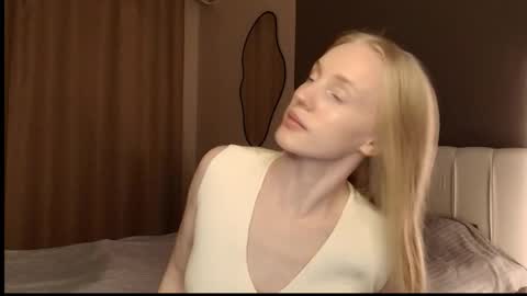 ElizabethLizy online show from May 29, 2026, 6:06 pm
