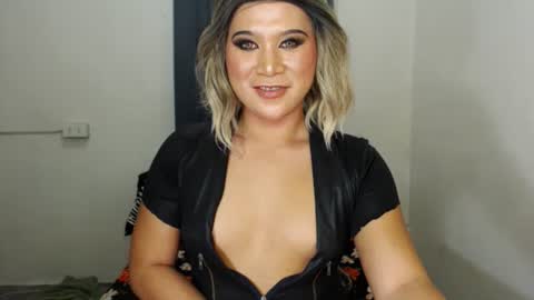 Snapshot of urjerkingdoll chatting on February 21, 2025, 12:06 pm Zoe online show from February 21, 2025, 12:06 pm