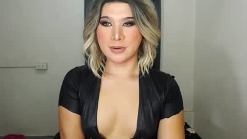 Snapshot of urjerkingdoll chatting on February 24, 2025, 12:05 pm Zoe online show from February 24, 2025, 12:05 pm