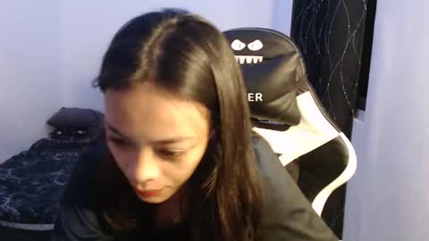 Snapshot of urlovely_yang03 chatting on November 21, 2025, 5:00 pm juliana online show from November 21, 2025, 5:00 pm