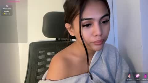 urmystical_sofie online show from May 19, 2026, 7:20 pm