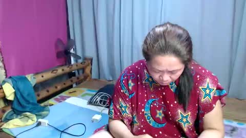 Snapshot of urpinay_singlemother chatting on May 1, 2026, 8:30 am urpinay_singlemother online show from May 1, 2026, 8:30 am