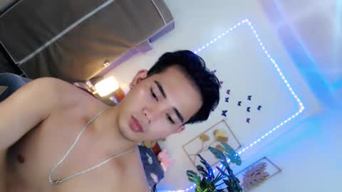 urpinoy_cummer online show from April 6, 2026, 1:01 pm