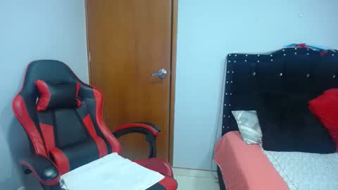 Eveling Blanco  online show from February 14, 2026, 12:18 am