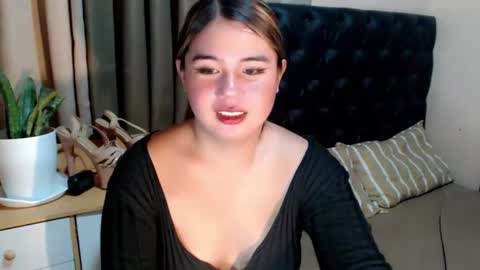 Snapshot of ursweet_ashley chatting on February 1, 2025, 7:36 am online show from February 1, 2025, 7:36 am