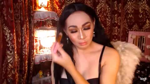 Snapshot of urtimelessbeauty chatting on April 12, 2026, 3:28 pm Merca online show from April 12, 2026, 3:28 pm