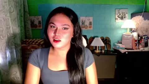 Snapshot of urunexpensivecamilla chatting on November 30, 2025, 4:05 am YOURGIRLCAMILLA online show from November 30, 2025, 4:05 am