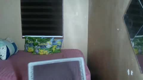 Snapshot of urwifematerial69_ chatting on May 26, 2026, 12:12 pm Bella Miles Olivia online show from May 26, 2026, 12:12 pm