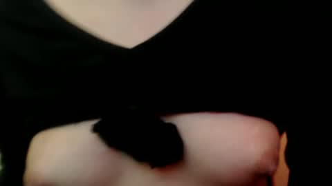 Snapshot of urwildroseanne chatting on October 18, 2025, 1:19 am urwildroseanne online show from October 18, 2025, 1:19 am