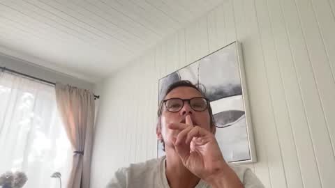 Snapshot of usablemale chatting on November 11, 2025, 10:32 pm P online show from November 11, 2025, 10:32 pm