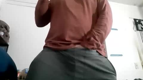 Snapshot of use_me_rn chatting on February 3, 2026, 7:02 am Daddy online show from February 3, 2026, 7:02 am