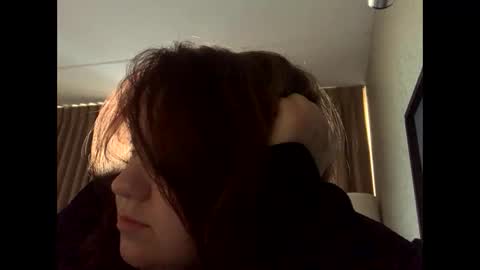 Snapshot of usefulhole chatting on October 2, 2025, 10:17 pm usefulhole online show from October 2, 2025, 10:17 pm