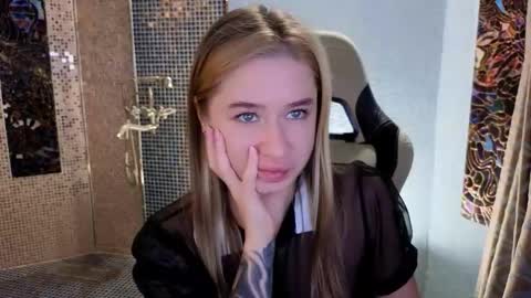 Leila online show from November 26, 2025, 2:18 pm