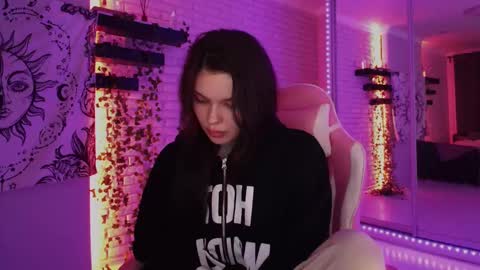 Snapshot of uwu_eva chatting on December 8, 2024, 7:54 pm Eva online show from December 8, 2024, 7:54 pm