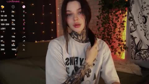 Snapshot of uwu_eva chatting on December 13, 2024, 10:30 am Eva online show from December 13, 2024, 10:30 am