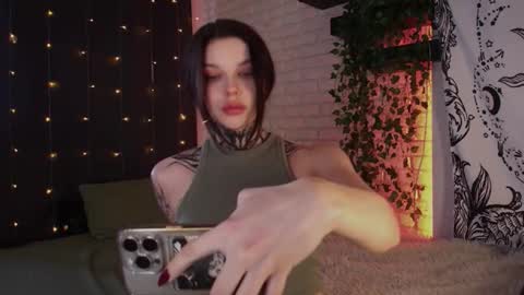Snapshot of uwu_eva chatting on December 15, 2024, 8:52 am Eva online show from December 15, 2024, 8:52 am