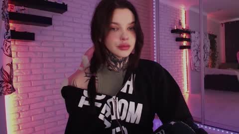 Snapshot of uwu_eva chatting on December 16, 2024, 9:14 am Eva online show from December 16, 2024, 9:14 am