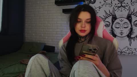 Snapshot of uwu_eva chatting on January 17, 2025, 5:11 am Eva online show from January 17, 2025, 5:11 am