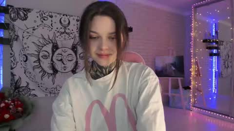 Snapshot of uwu_eva chatting on February 26, 2025, 10:04 am Eva online show from February 26, 2025, 10:04 am